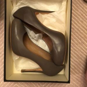 Ann Taylor gray leather pumps size 7